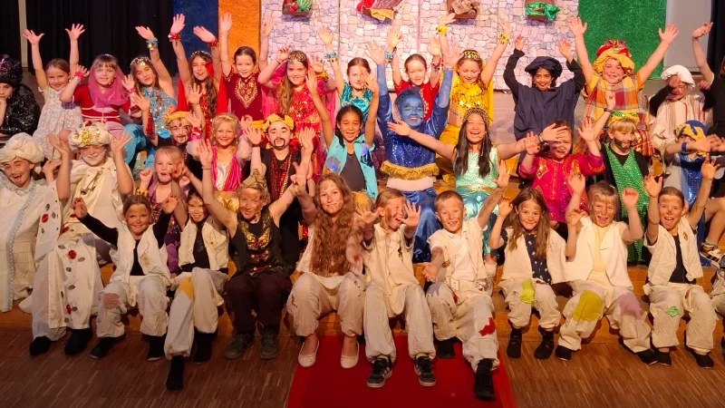 Kachel_Musical_Startseite_Aladin_Truppe